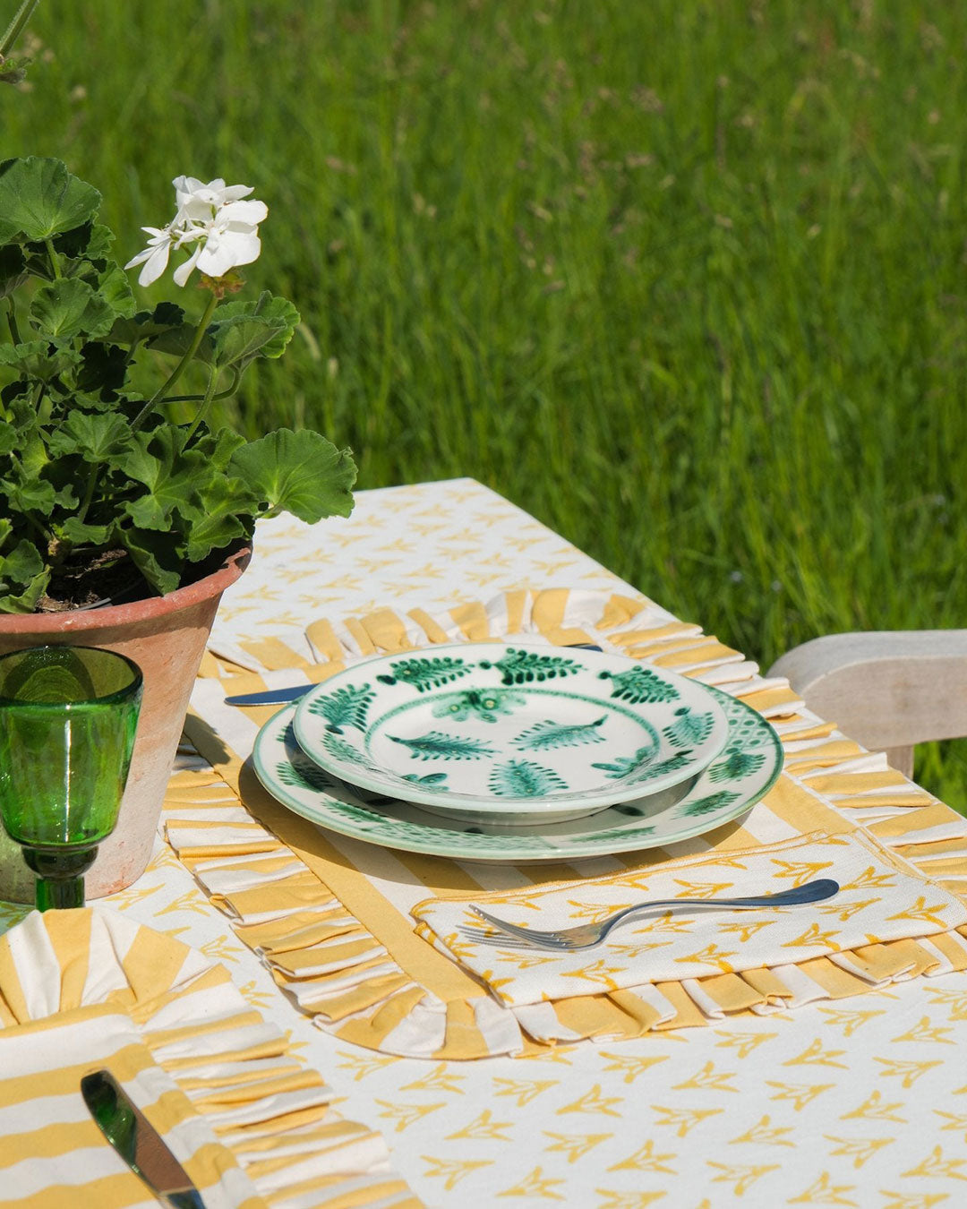 Daffodil Papaya Linen Napkins - Set of 4